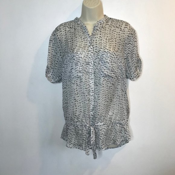 Ann Taylor LOFT MEDIUM M Gray Short Sleeve Roll Tab Button Down Shirt Blouse - Picture 1 of 9